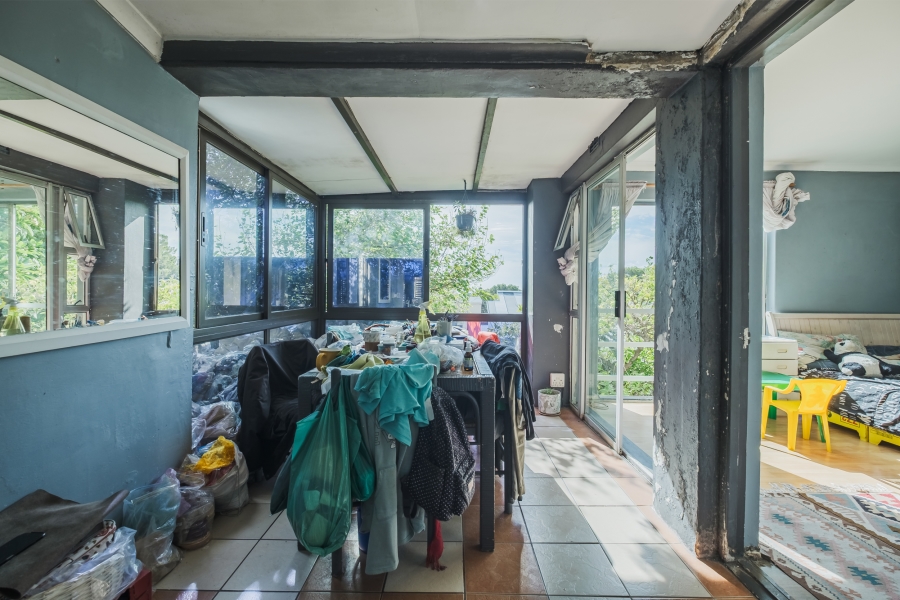 3 Bedroom Property for Sale in Vredehoek Western Cape